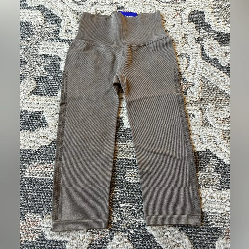 Joylab Brown Seamlesss Cropped Leggings Womens Size XS NWT